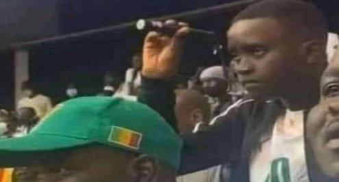 "مافيش حد بيبيع ليزر في قطر؟".. كيف تداول رواد السوشيال ميديا هزيمة السنغال وإيران؟